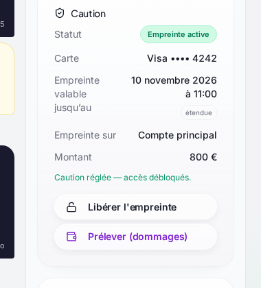 La carte « Caution » du panneau de droite : « Statut » « Empreinte active », « Carte » Visa •••• 4242, « Empreinte valable jusqu’au » 10 novembre 2026 à 11:00 (« étendue »), « Empreinte sur » Compte principal, « Montant » 800 €, « Caution réglée — accès débloqués. », et les boutons « Libérer l’empreinte » et « Prélever (dommages) »