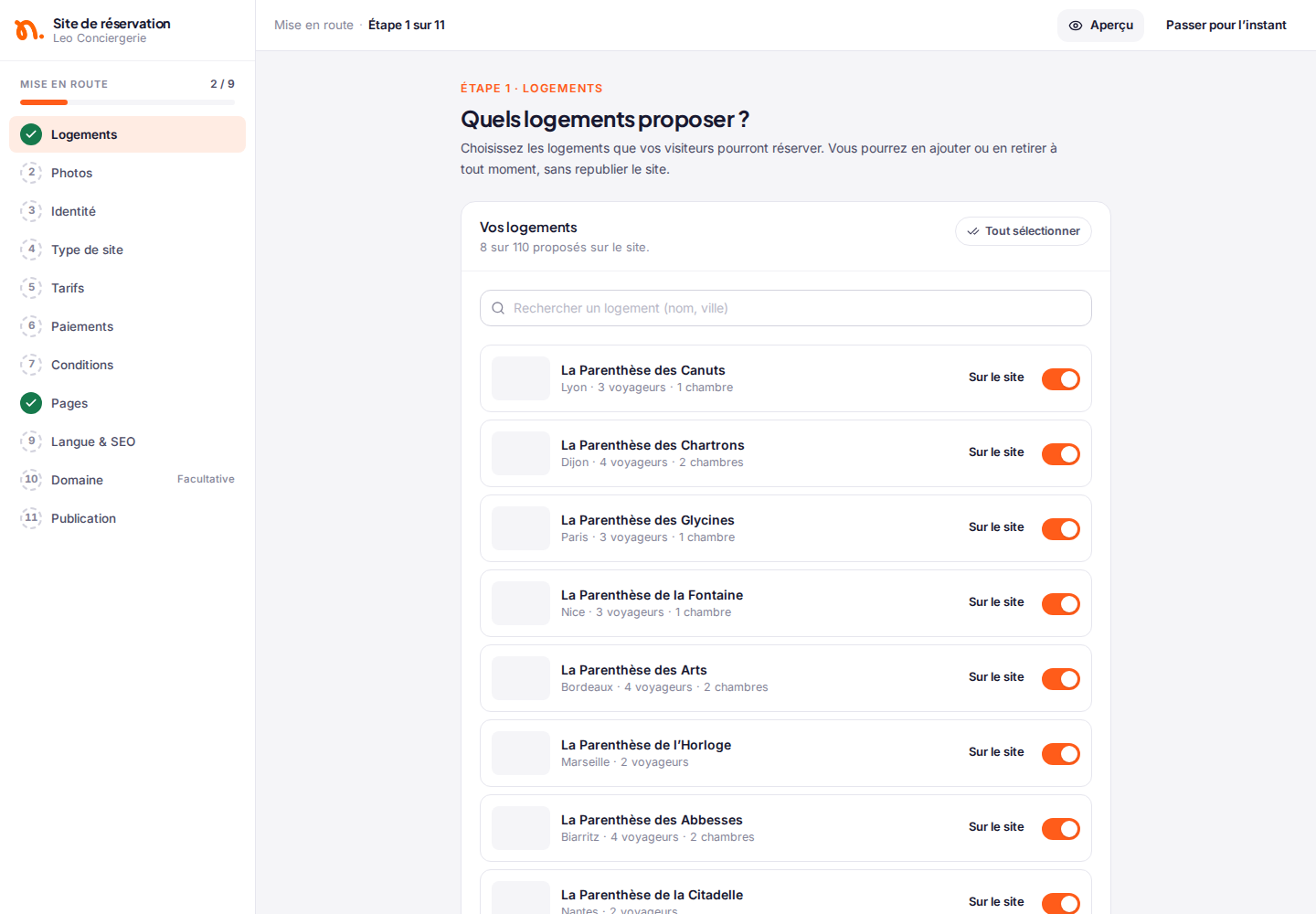 Étape 1 de l’assistant : la liste des logements, chacun avec un interrupteur « Sur le site », et le compteur « 8 sur 110 proposés sur le site »